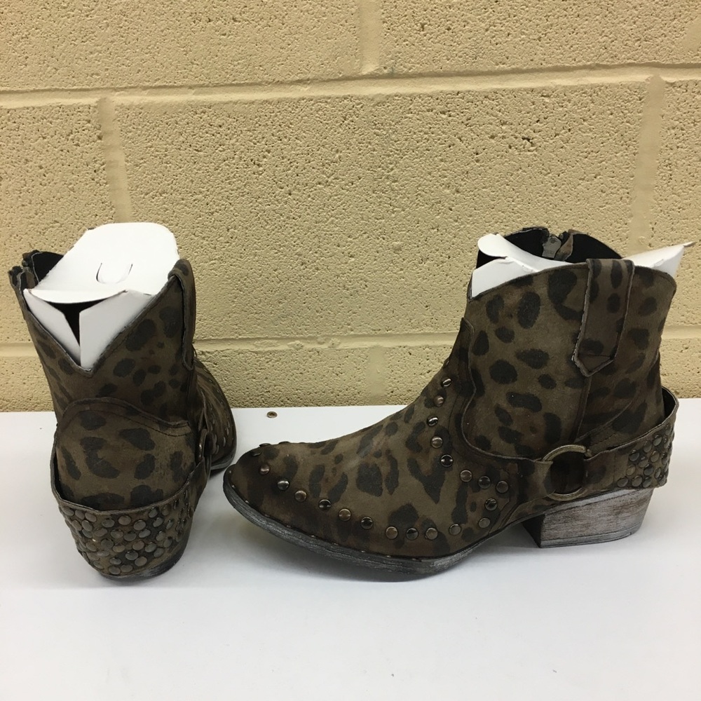 Circle G Leopard Booties